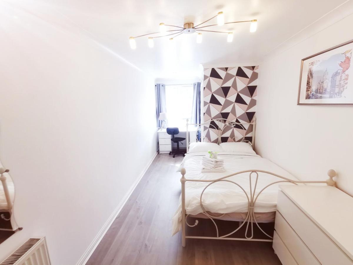 Modern And Spacious Double&King Bedrooms Both With Private Bathrooms 爱丁堡 外观 照片