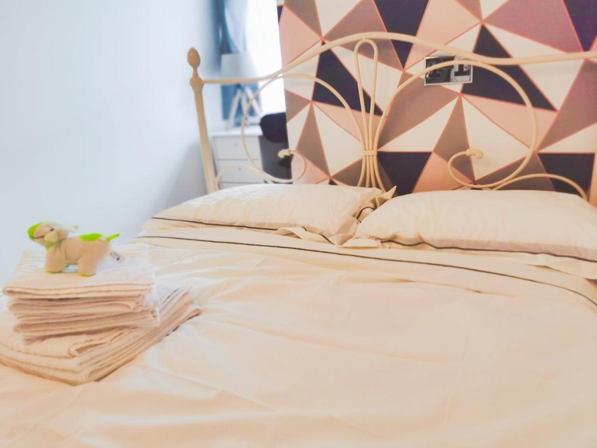 Modern And Spacious Double&King Bedrooms Both With Private Bathrooms 爱丁堡 外观 照片