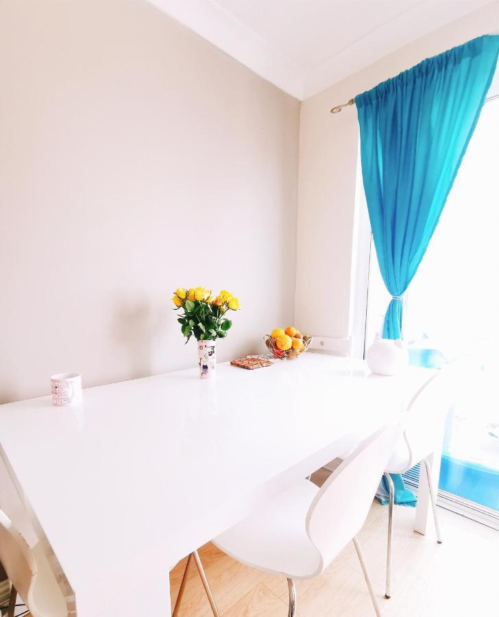 Modern And Spacious Double&King Bedrooms Both With Private Bathrooms 爱丁堡 外观 照片