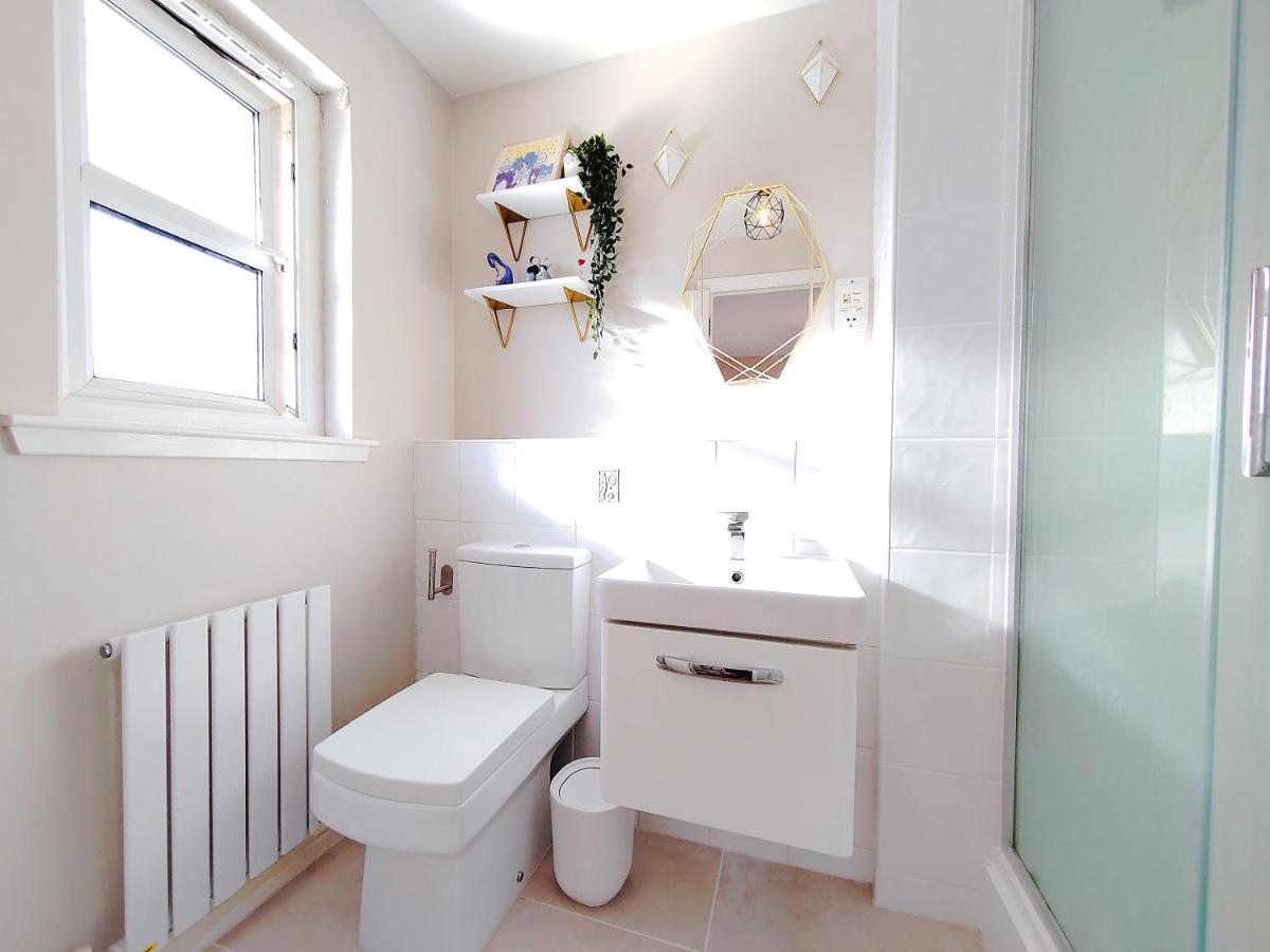 Modern And Spacious Double&King Bedrooms Both With Private Bathrooms 爱丁堡 外观 照片